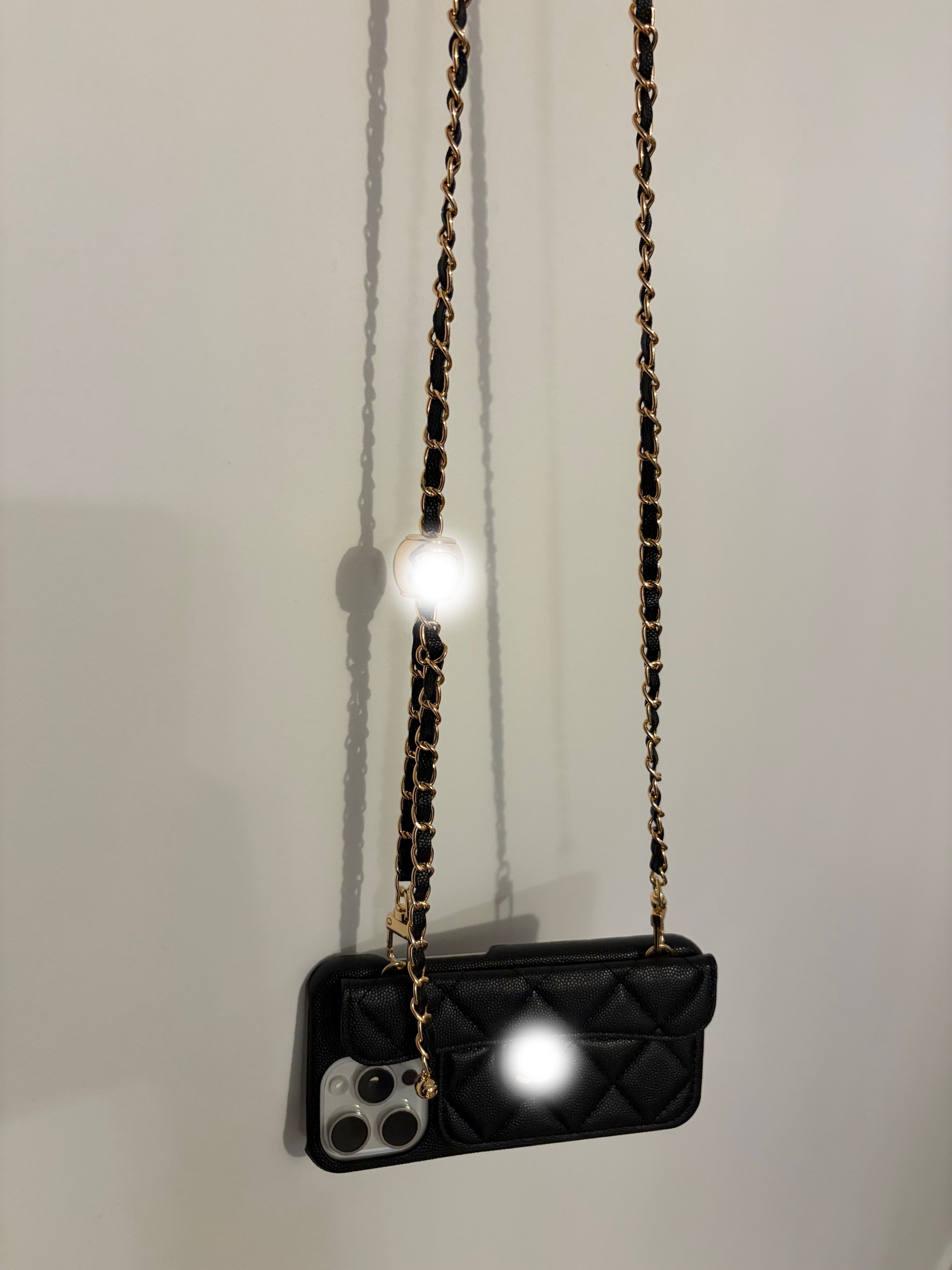 Coque avec bandoulière