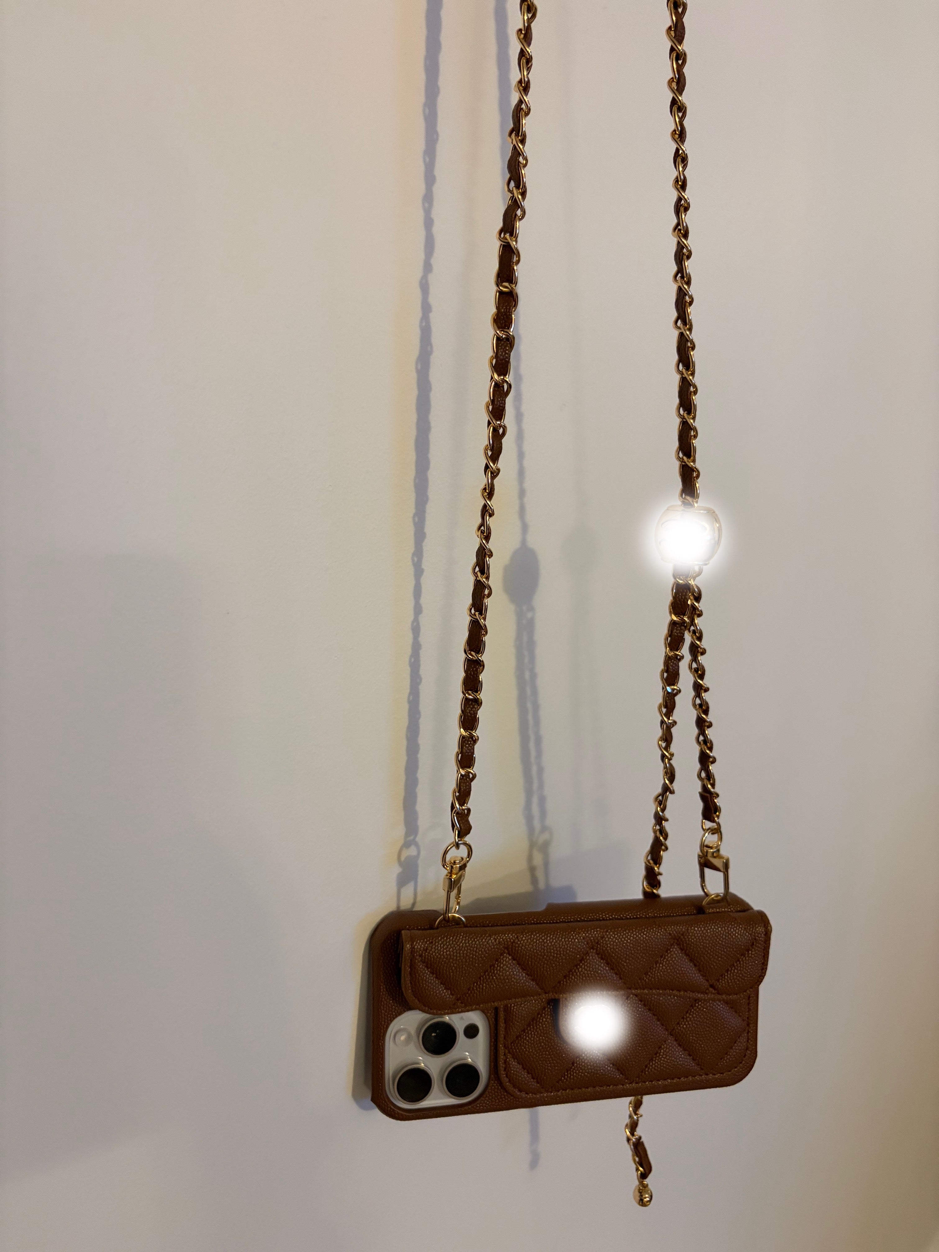 Coque avec bandoulière